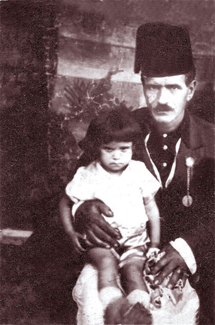 כרמלה עם אביה בבגדד